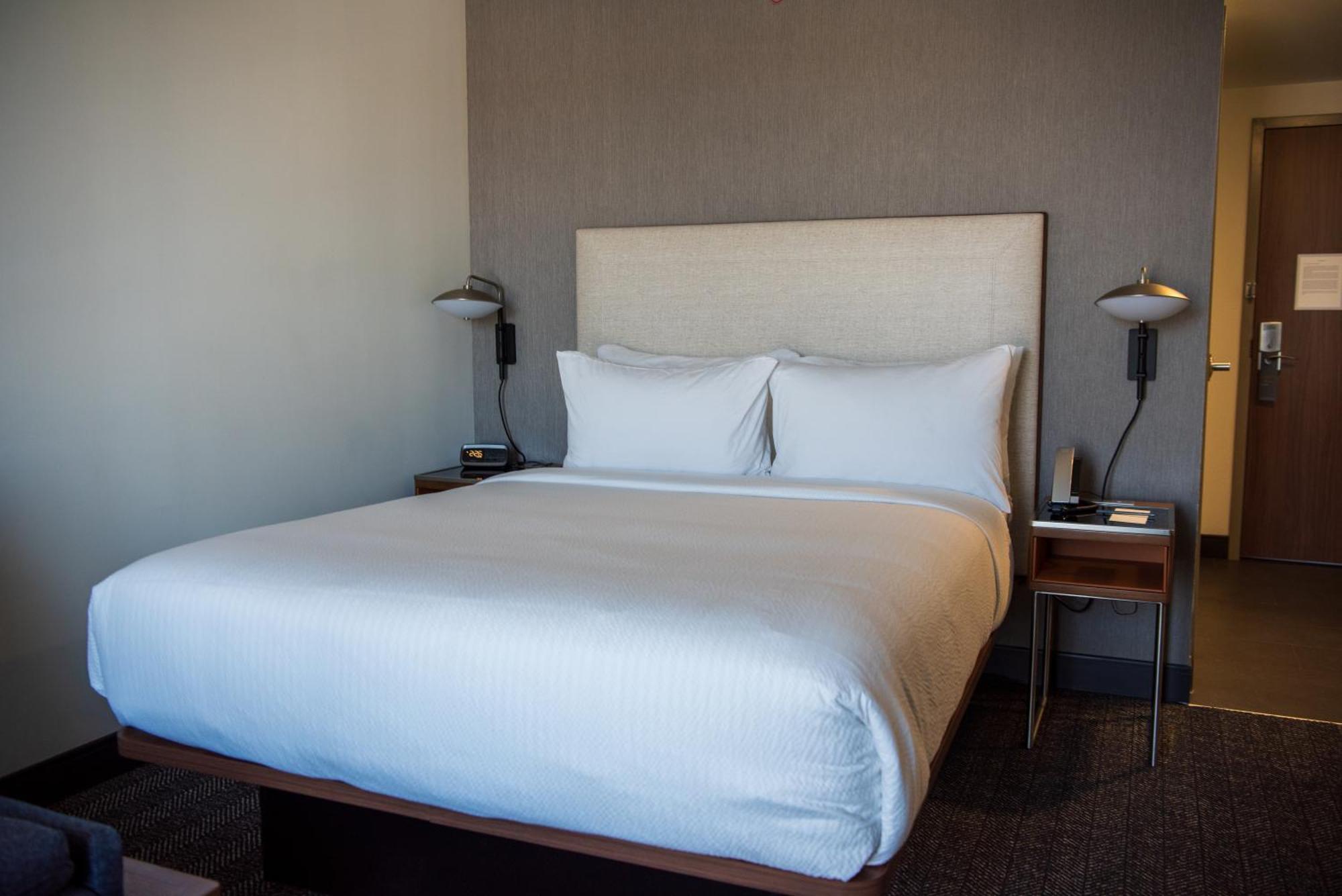 Courtyard By Marriott Lake City Ngoại thất bức ảnh