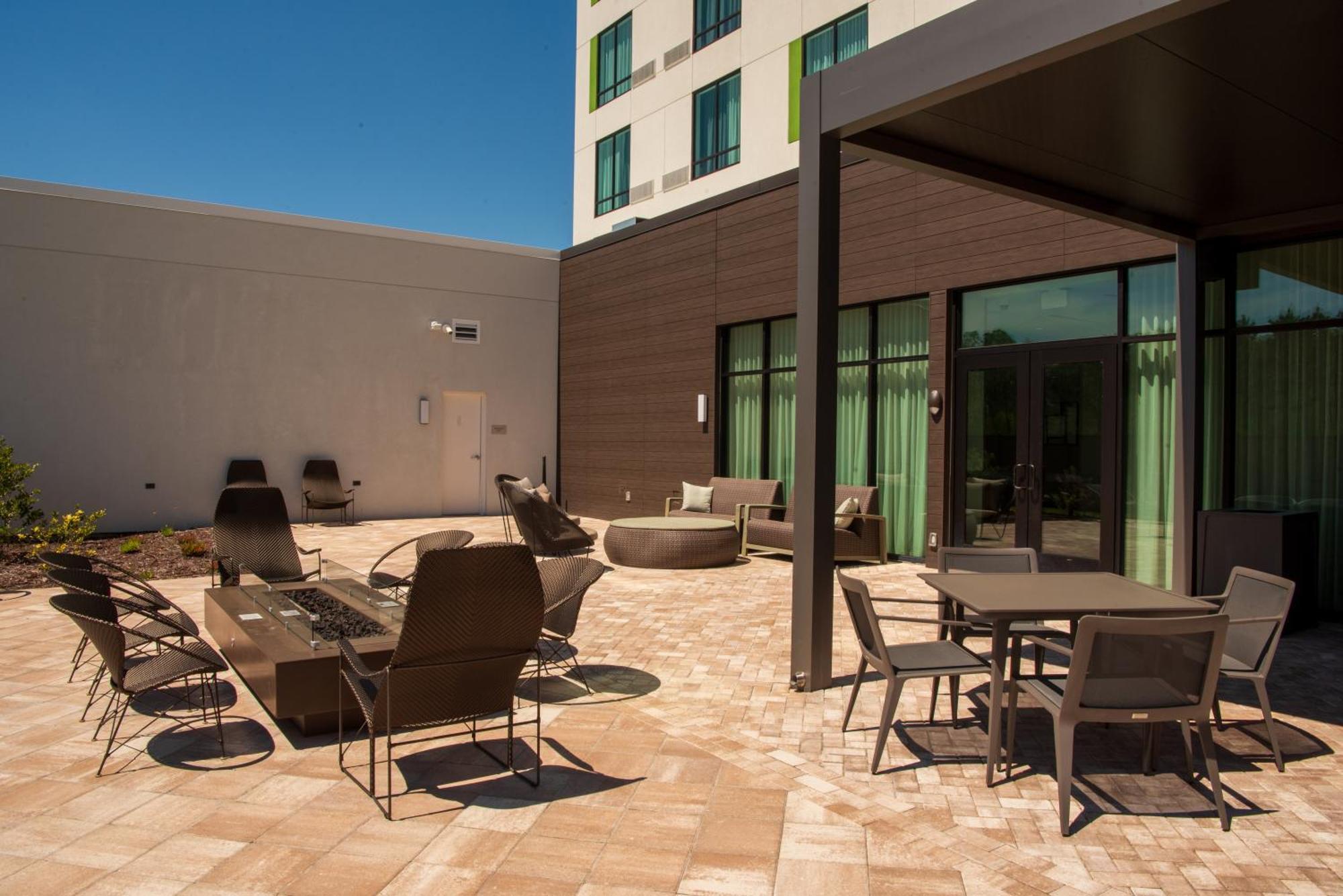 Courtyard By Marriott Lake City Ngoại thất bức ảnh