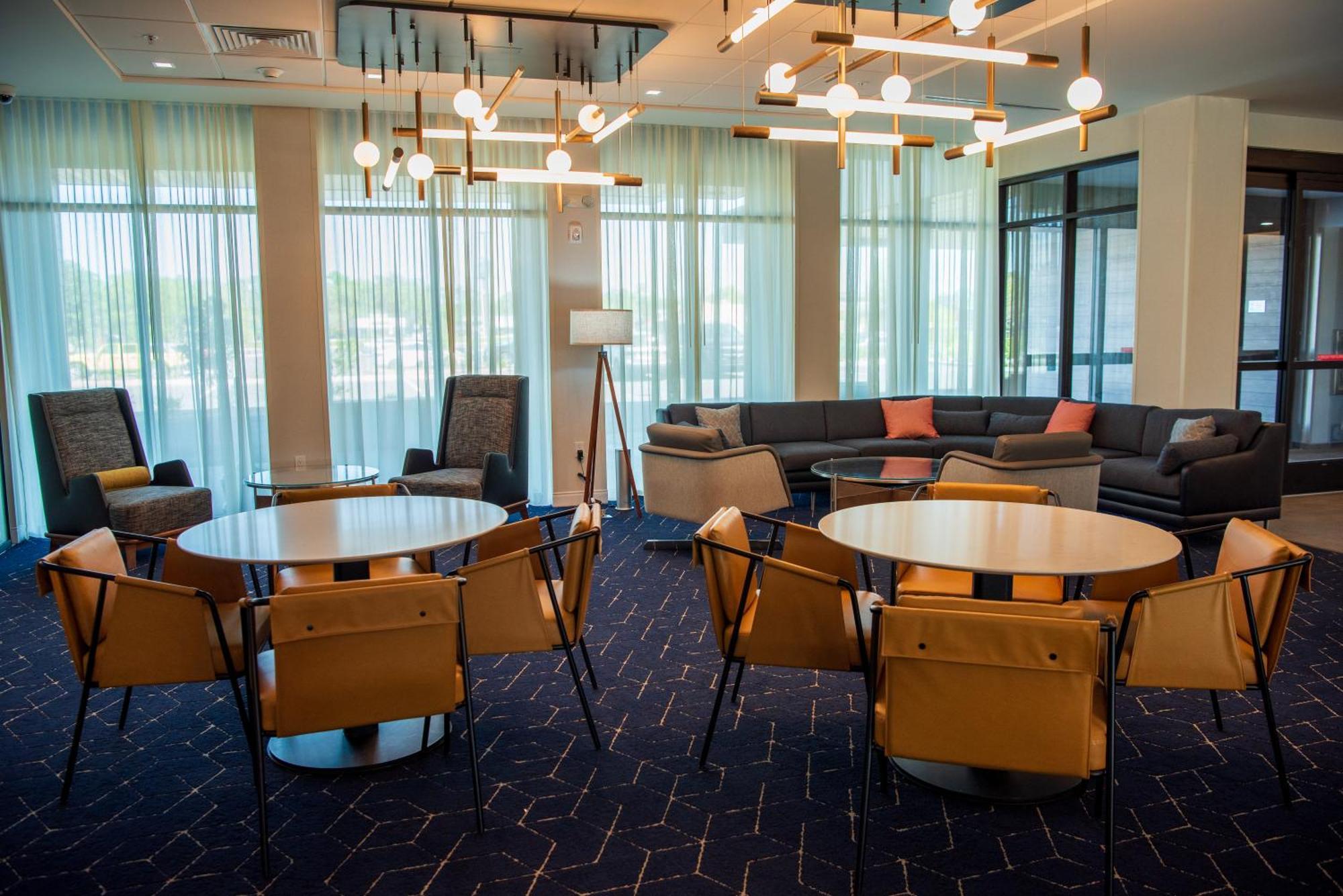Courtyard By Marriott Lake City Ngoại thất bức ảnh