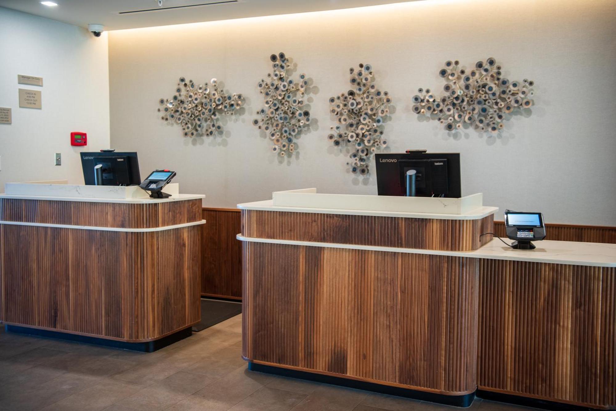 Courtyard By Marriott Lake City Ngoại thất bức ảnh