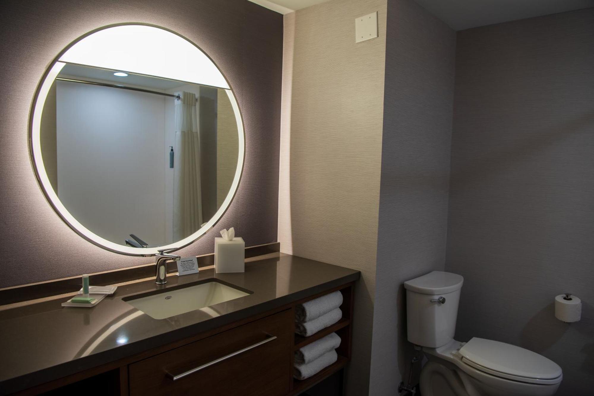 Courtyard By Marriott Lake City Ngoại thất bức ảnh
