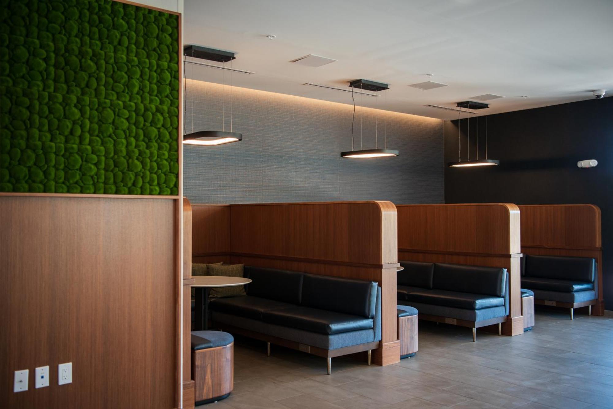 Courtyard By Marriott Lake City Ngoại thất bức ảnh