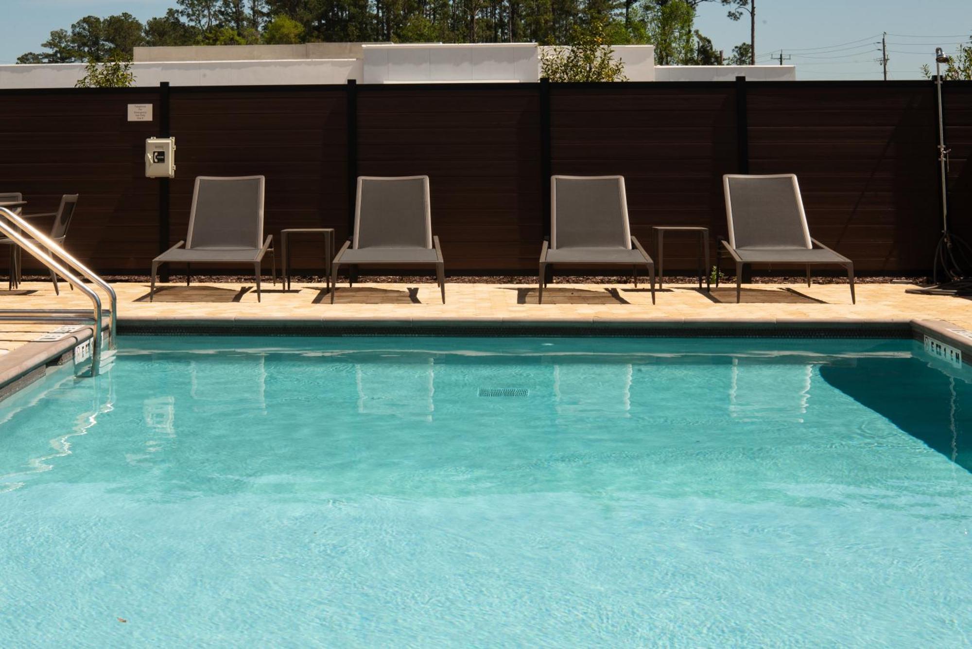 Courtyard By Marriott Lake City Ngoại thất bức ảnh