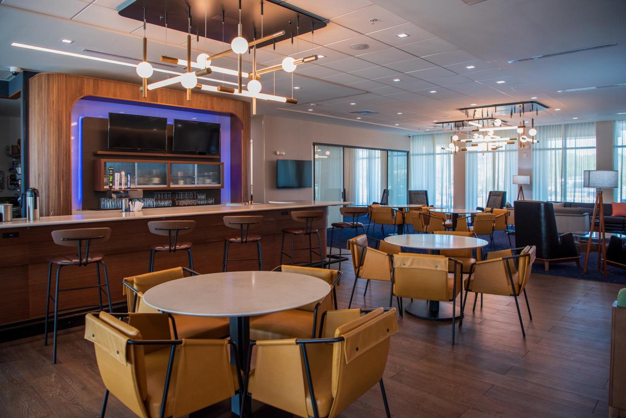 Courtyard By Marriott Lake City Ngoại thất bức ảnh