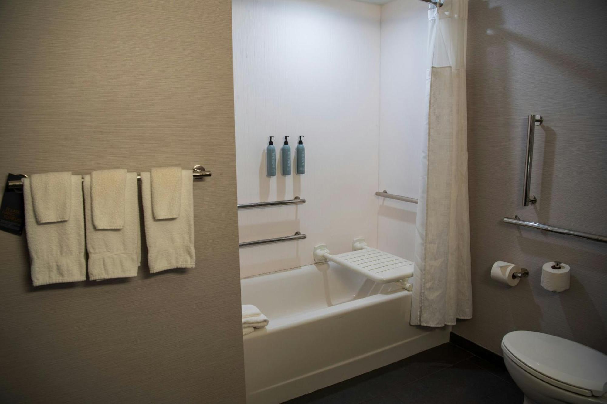 Courtyard By Marriott Lake City Ngoại thất bức ảnh