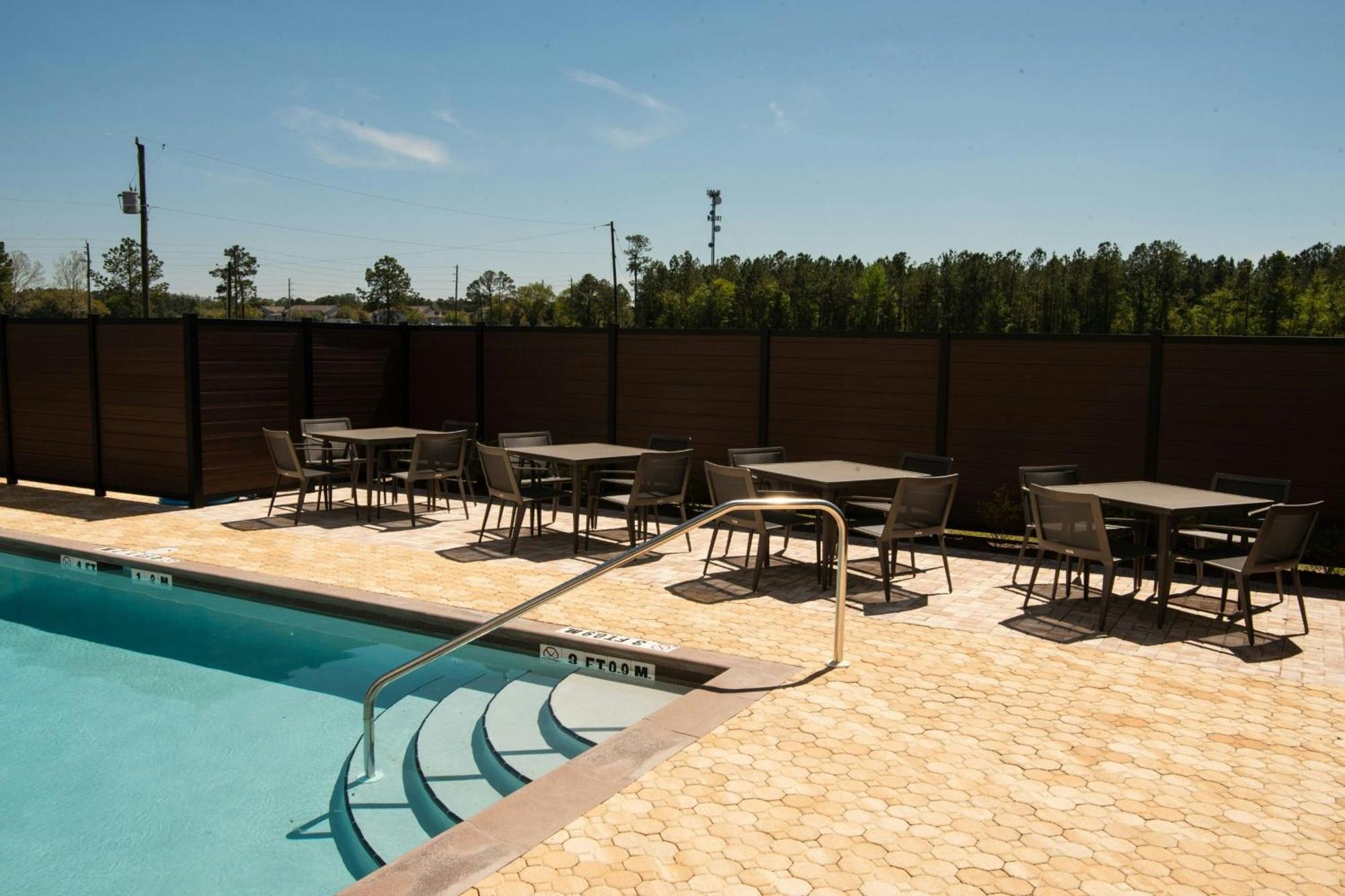 Courtyard By Marriott Lake City Ngoại thất bức ảnh
