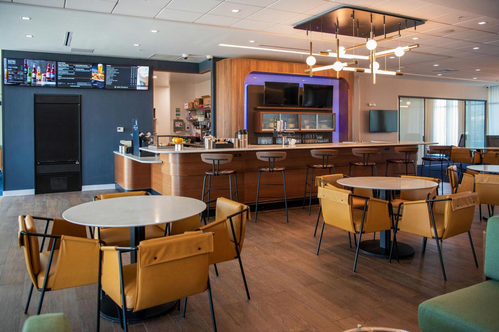 Courtyard By Marriott Lake City Ngoại thất bức ảnh